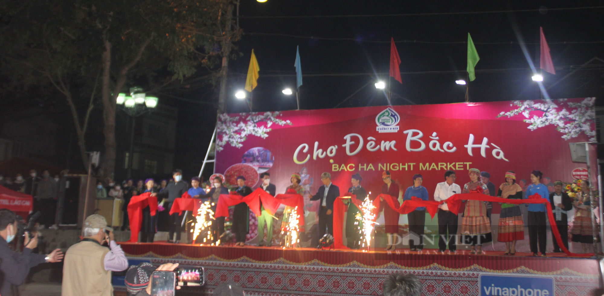 Lào Cai: Đặc sắc chợ đêm vùng cao Bắc Hà - Ảnh 1.