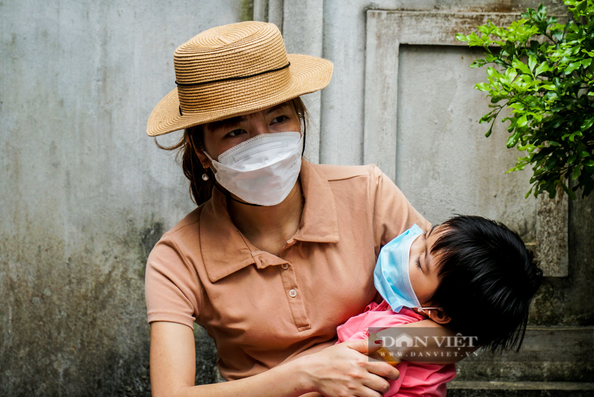 Hàng vạn người dân chen chân đổ về đền Hùng dự Quốc lễ - Ảnh 8.