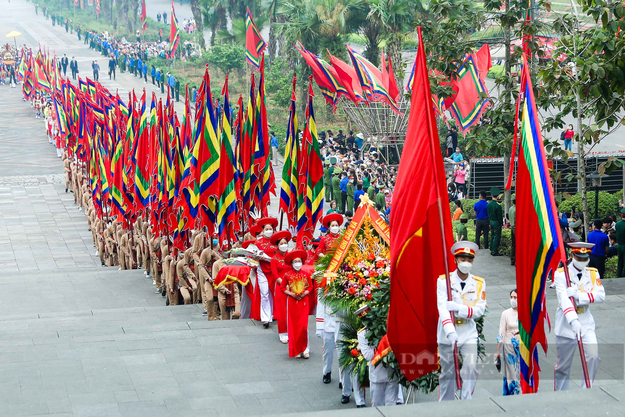 Chủ tịch nước Nguyễn Xuân Phúc dâng hương giỗ Tổ Hùng Vương - Ảnh 1.