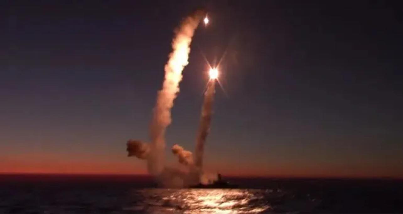Rồng lửa S-300 của Slovakia vừa chuyển cho Ukraine đã bị trúng tên lên Kalibr của Nga - Ảnh 1.