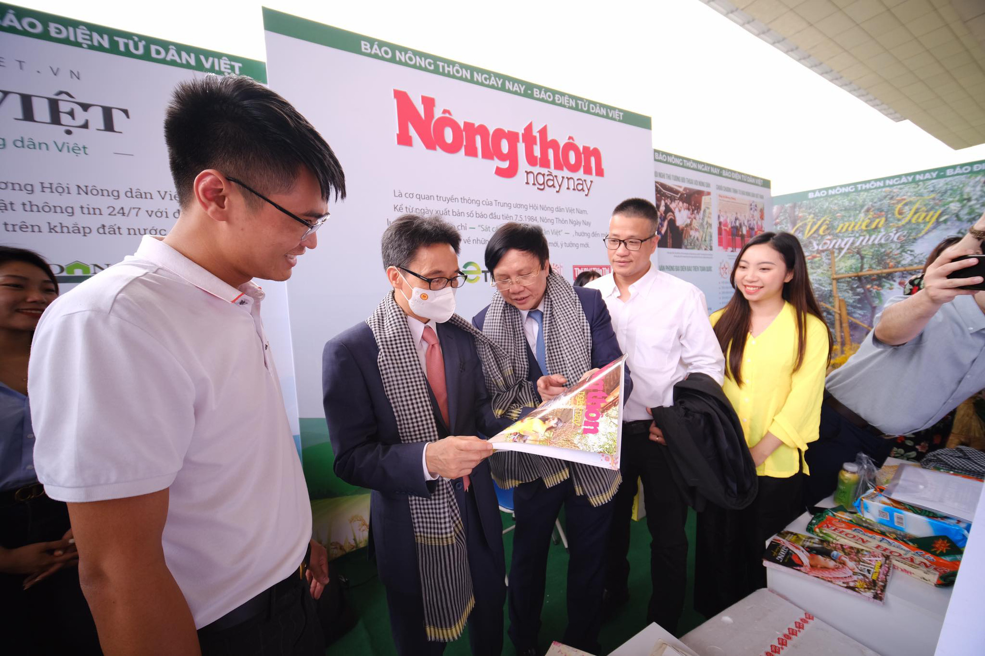 Từng bừng Lễ khai mạc Hội báo toàn quốc năm 2022, ngày hội của những người làm báo Việt Nam - Ảnh 10.