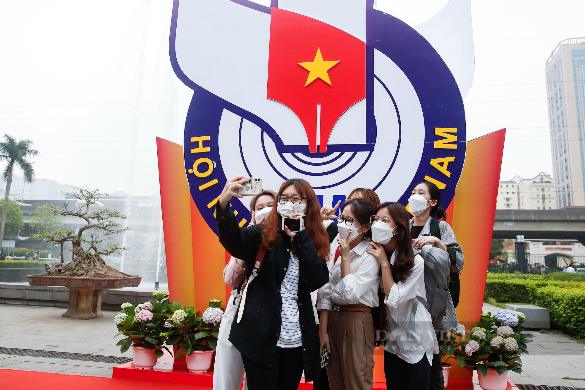 Sinh viên hào hứng với những sản phẩm báo chí giá trị tại Hội báo toàn quốc năm 2022 - Ảnh 10.