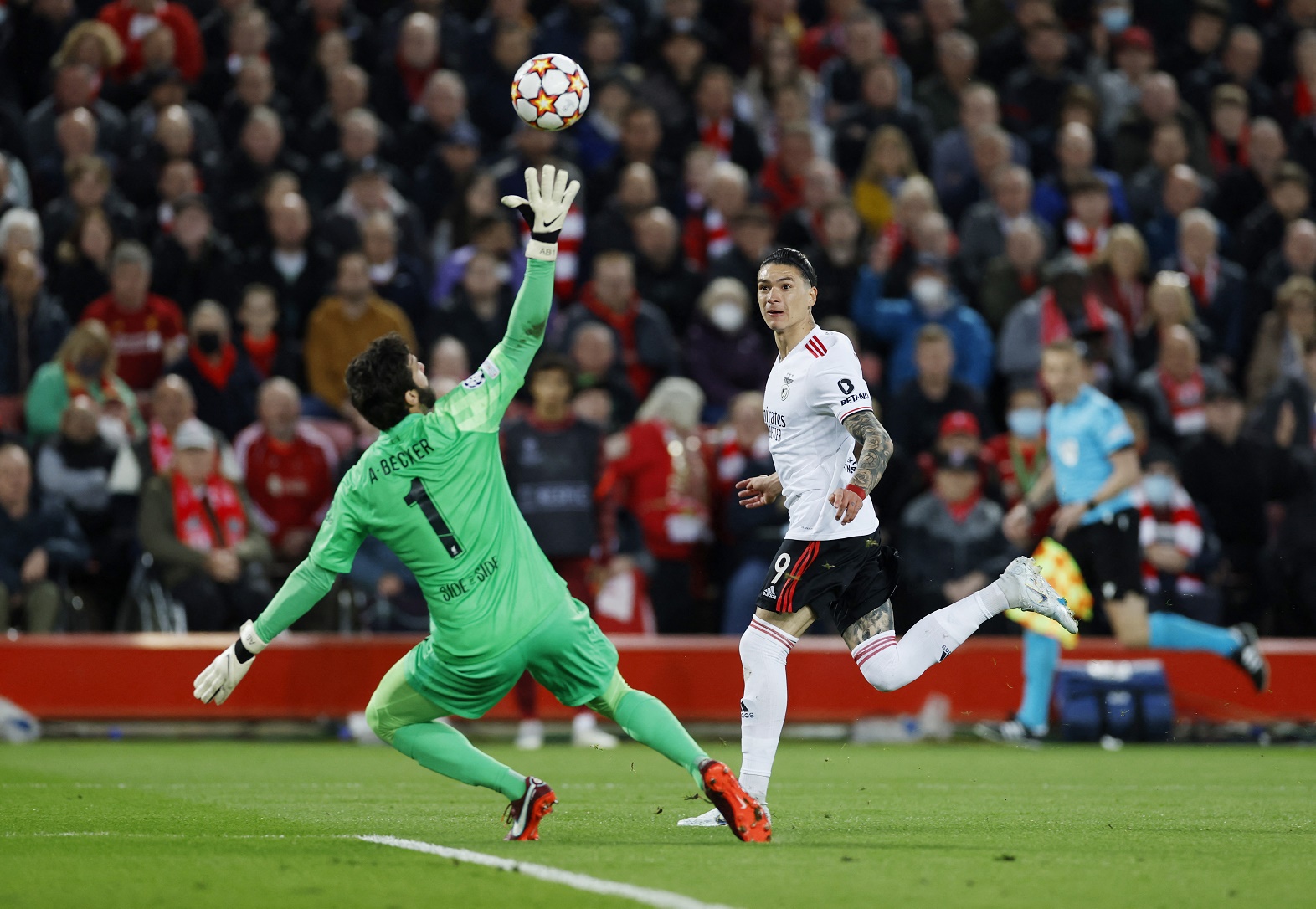 Liverpool vào bán kết Champions League dù bị Benfica cầm hòa - Ảnh 3.