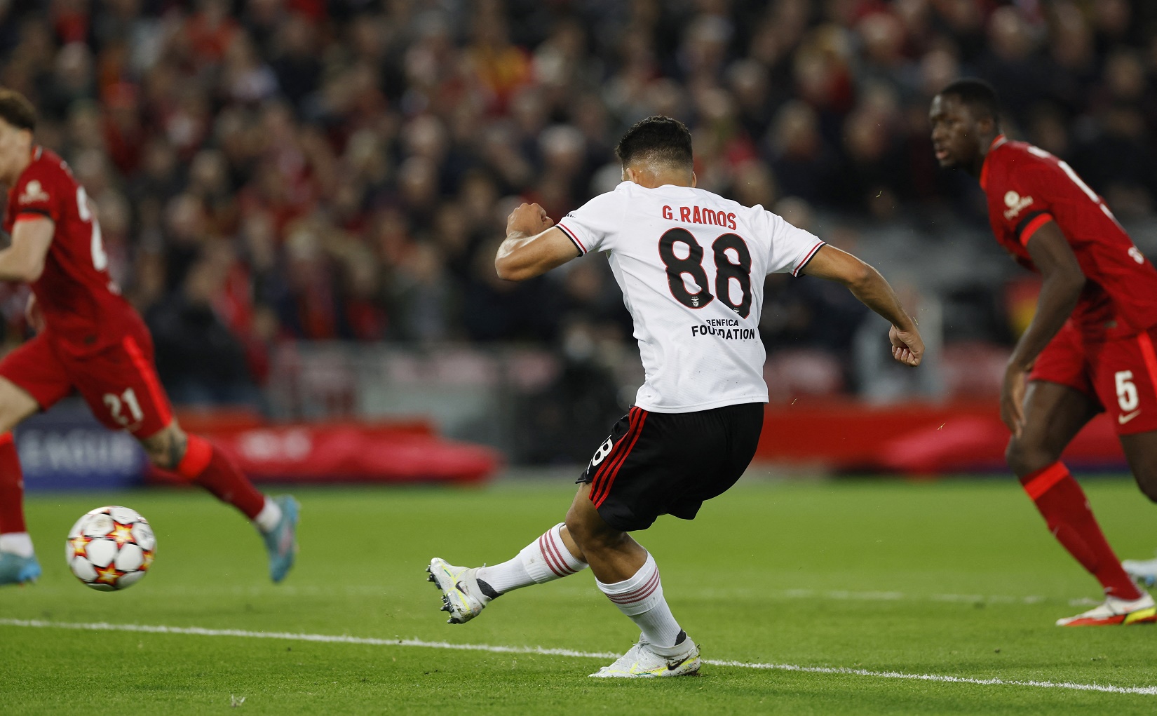 Liverpool vào bán kết Champions League dù bị Benfica cầm hòa - Ảnh 4.