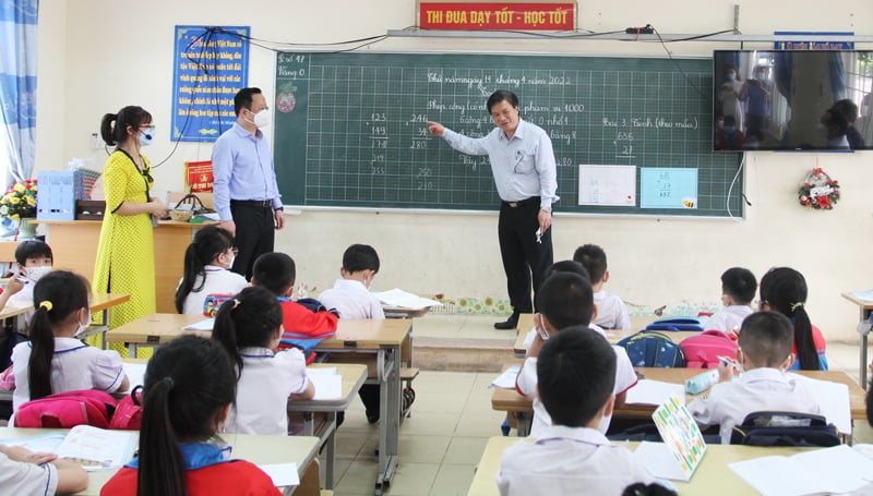 Nhà trường phải công bố phương án tổ hợp môn lớp 10 chậm nhất vào đầu tháng 5 - Ảnh 2.
