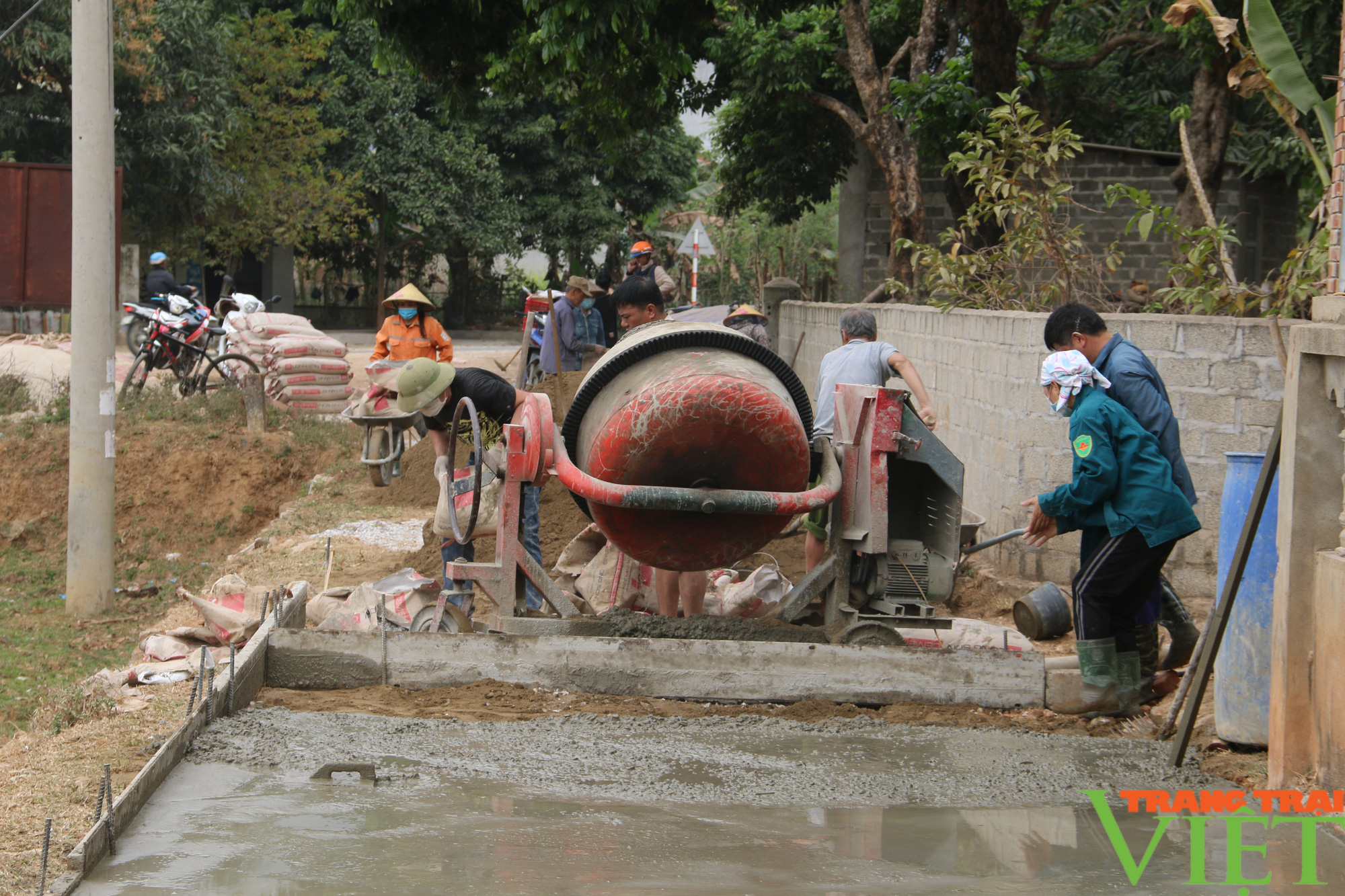 Hoà Bình: Dành hơn 22 tỷ đồng cứng hoá đường giao thông nông thôn - Ảnh 1. Hoà Bình: Dành hơn 22 tỷ đồng cứng hoá đường giao thông nông thôn - Ảnh 1.