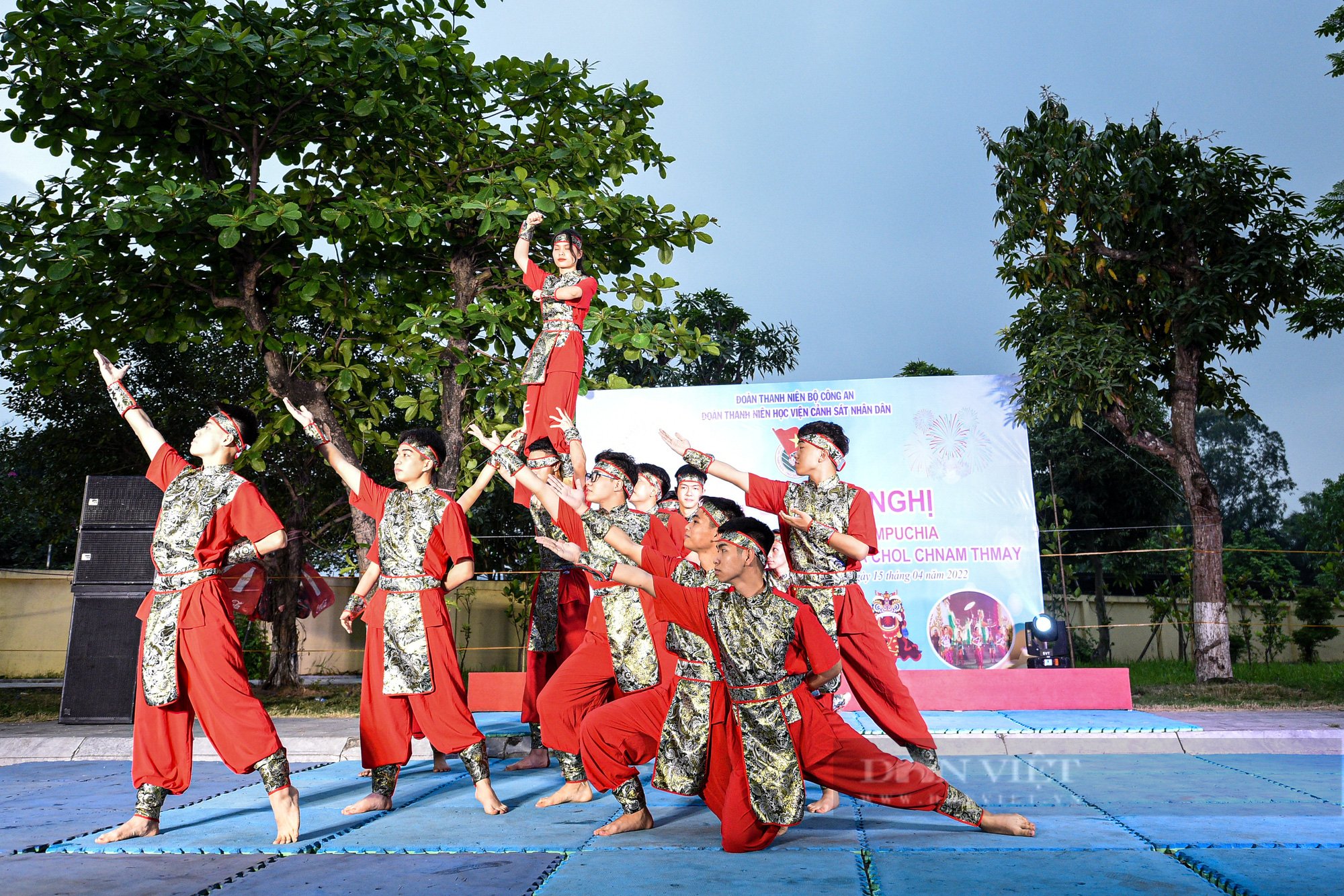 Độc đáo Lễ buộc chỉ tay trong Tết cổ truyền Lào và Campuchia - Ảnh 7.