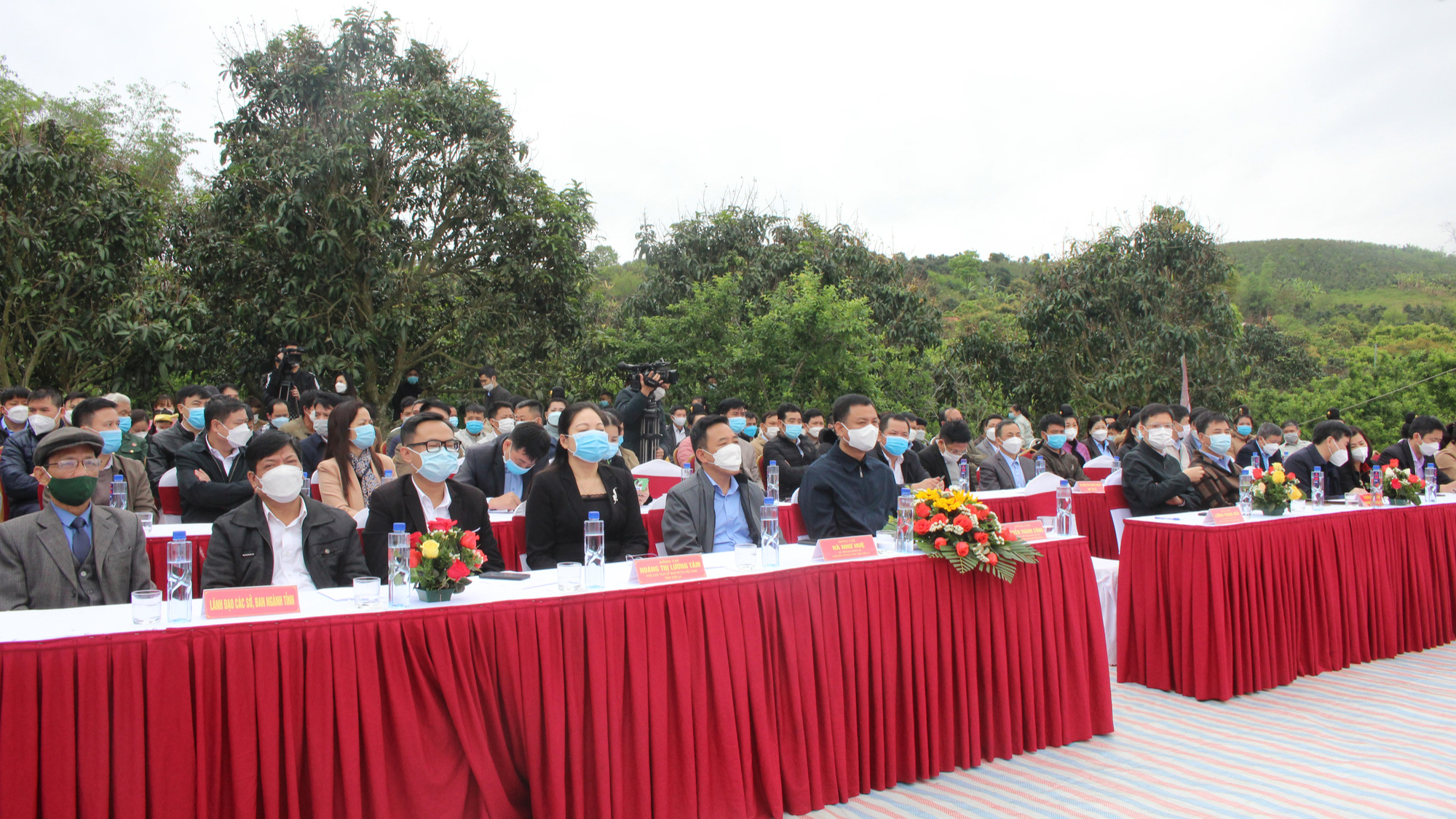 Nông dân Sơn La phấn đấu &quot;mặc áo&quot; 15 triệu trái cây - Ảnh 3.
