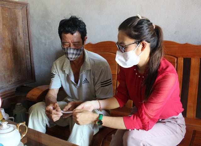 Đảm bảo 100% người thuộc hộ gia đình cận nghèo tại Phú Thọ tham gia BHYT - Ảnh 1.