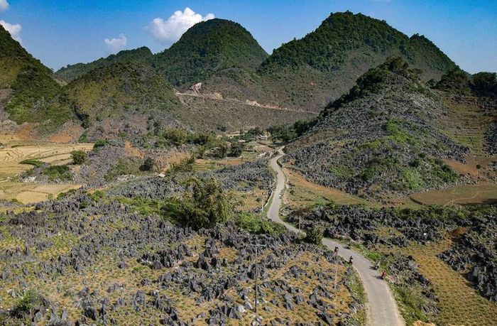 Vẻ đẹp hoang sơ của cao nguyên đá cổ Tả Phìn - Ảnh 6.