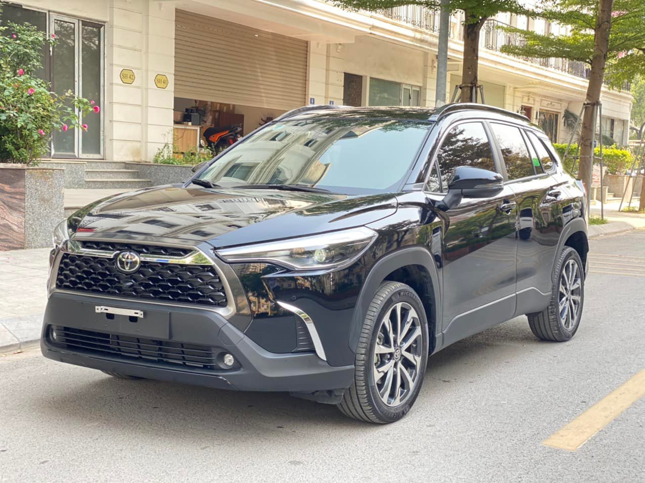 Toyota Corolla Cross 1.8V chạy 100km được rao bán giá như bản Hybrid - Ảnh 1.