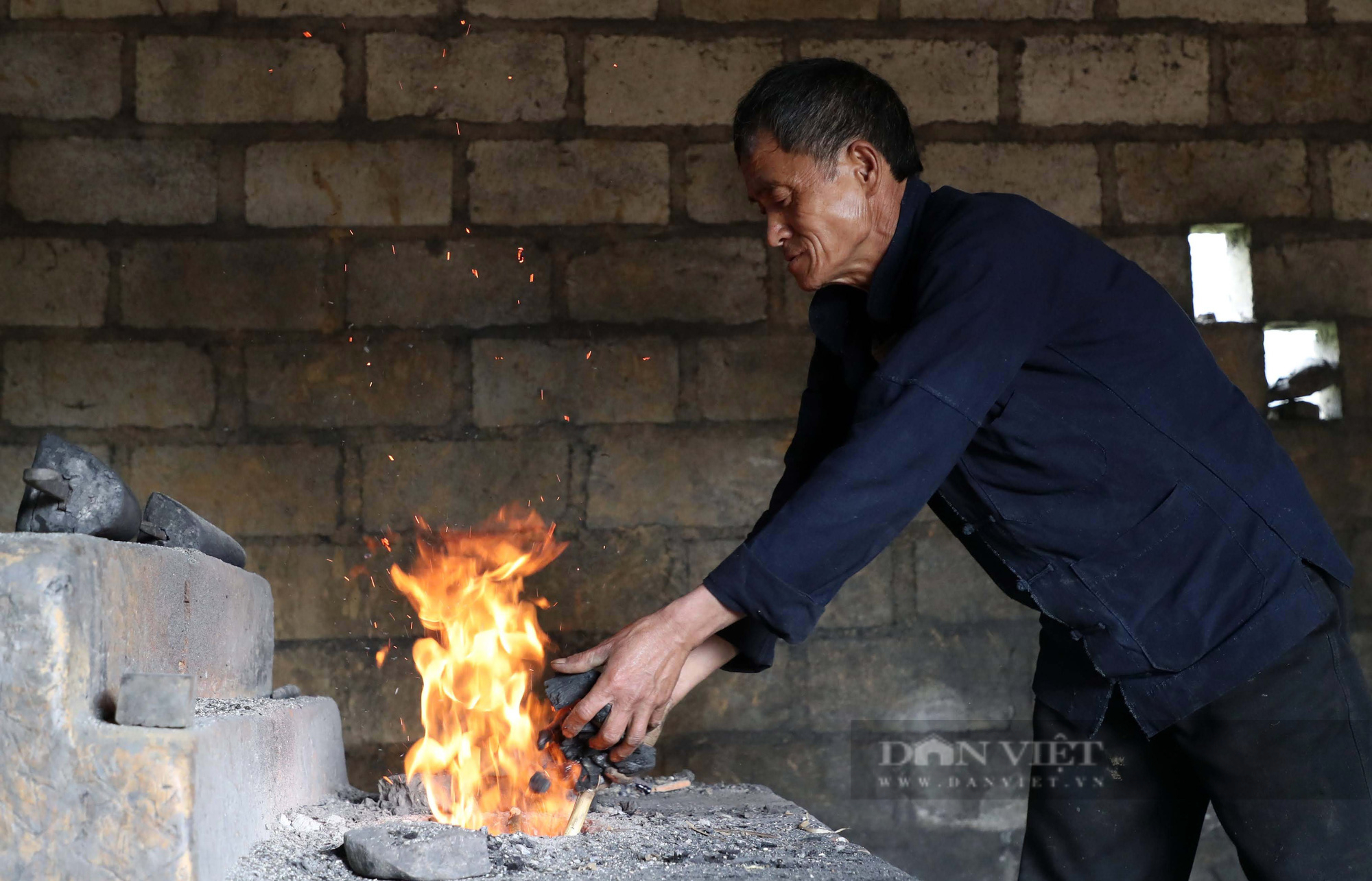 Làng đúc lưỡi cày Sủng Cáng trên cao nguyên đá - Ảnh 4.