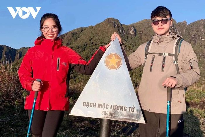 Đẹp ngỡ ngàng những đỉnh núi Lai Châu - Ảnh 17.