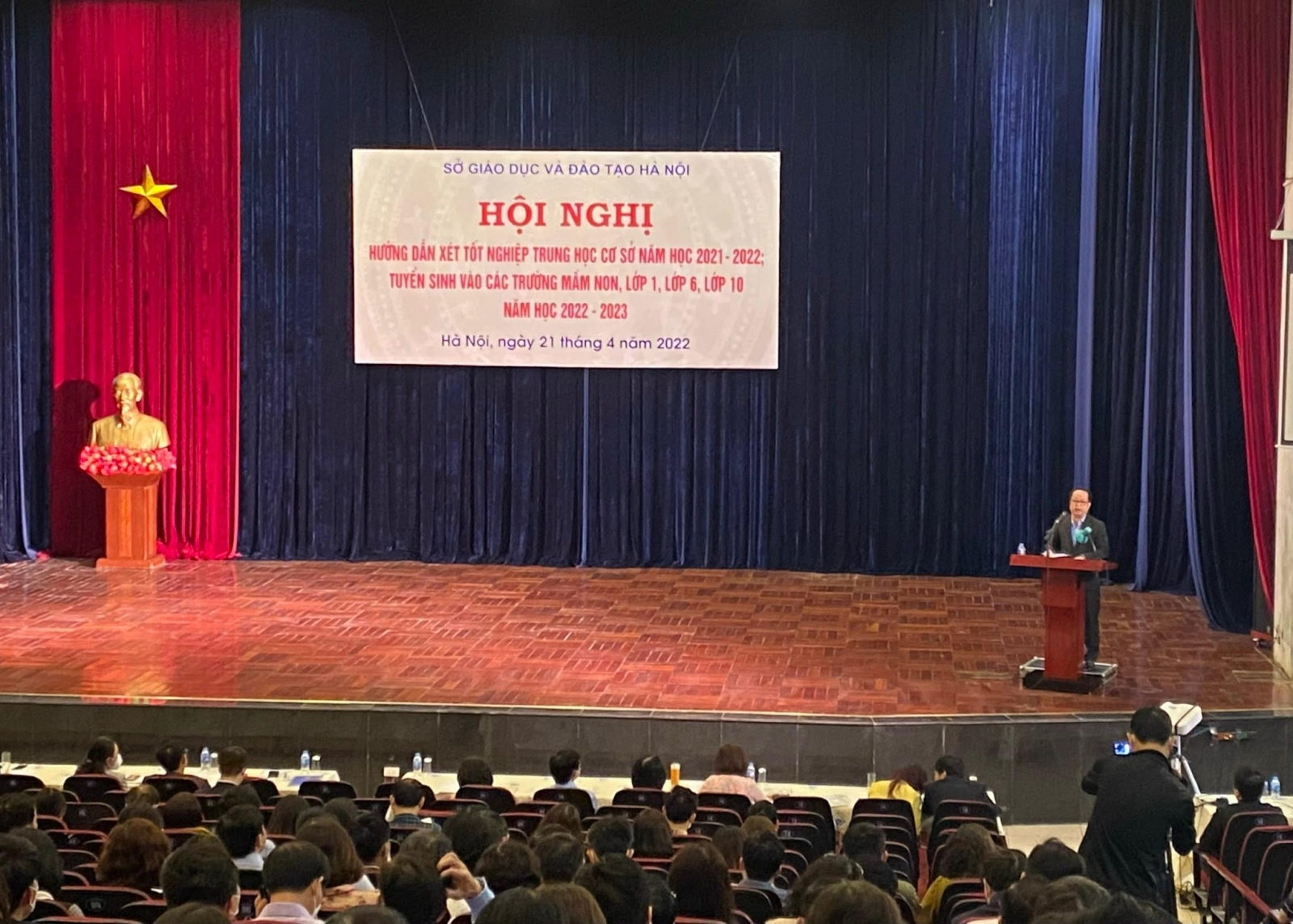 Hà Nội: Không lấy kết quả thi lớp 10 làm tiêu chí đánh giá thi đua - Ảnh 1.