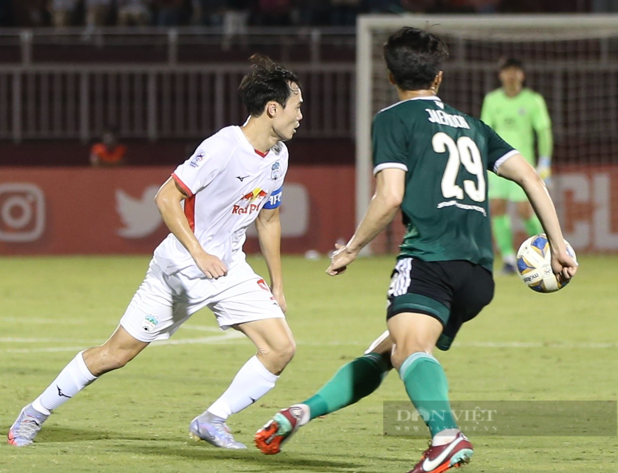 Chùm Ảnh: CLB Hoàng Anh Gia Lai để thua Jeonbuk FC vào phút chót - Ảnh 3.