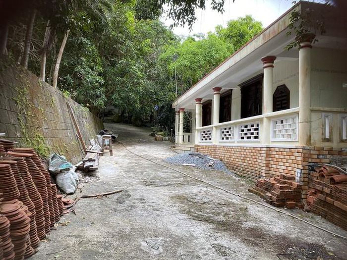 Biệt thự của đại gia vàng trên núi Hải Vân vẫn chưa tháo dỡ xong - Ảnh 2.