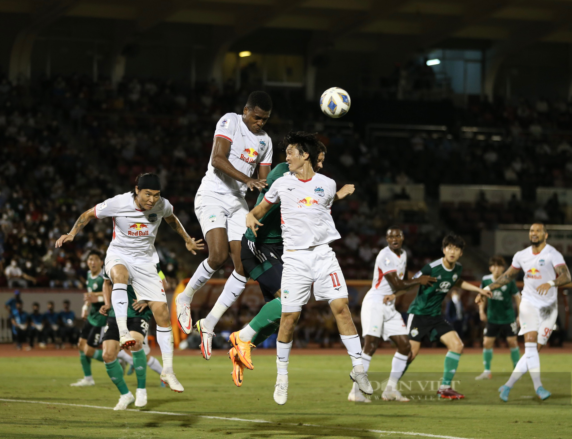 Chùm Ảnh: CLB Hoàng Anh Gia Lai để thua Jeonbuk FC vào phút chót - Ảnh 1.
