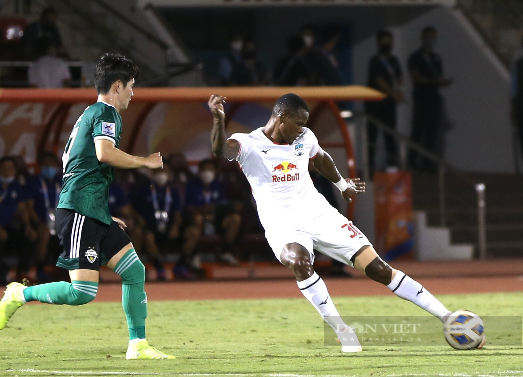 Chùm Ảnh: CLB Hoàng Anh Gia Lai để thua Jeonbuk FC vào phút chót - Ảnh 5.