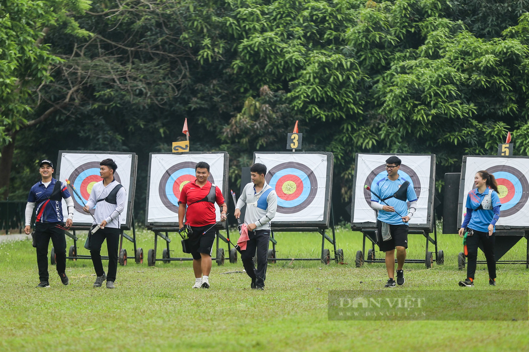 Cung thủ căng mình tập luyện trước thềm SEA Games 31 - Ảnh 8.