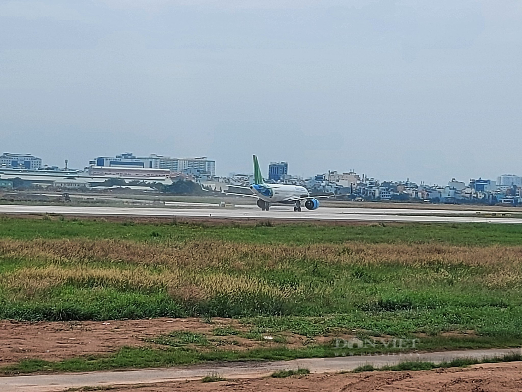 Tân Sơn Nhất gấp rút hoàn thành đường băng trước 25/4 - Ảnh 3.