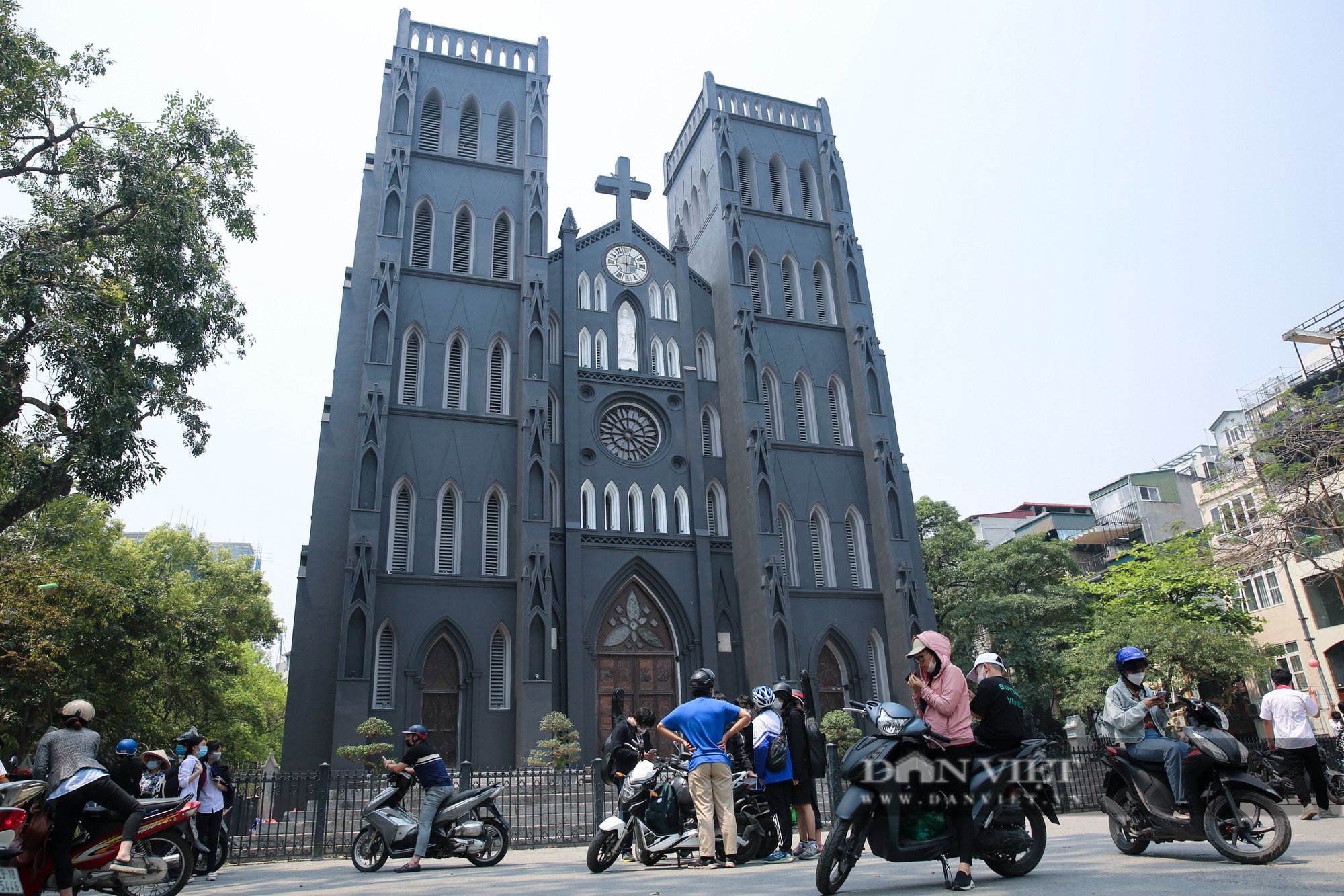 Nhà thờ Lớn Hà Nội bất ngờ trở về nét cổ kính nguyên bản - Ảnh 4.