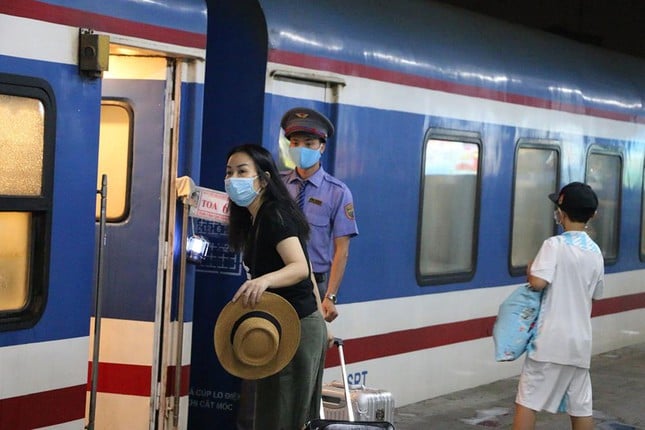 Thêm nhiều vé tàu hỏa phục vụ dịp lễ 30/4 - 1/5 - Ảnh 1.