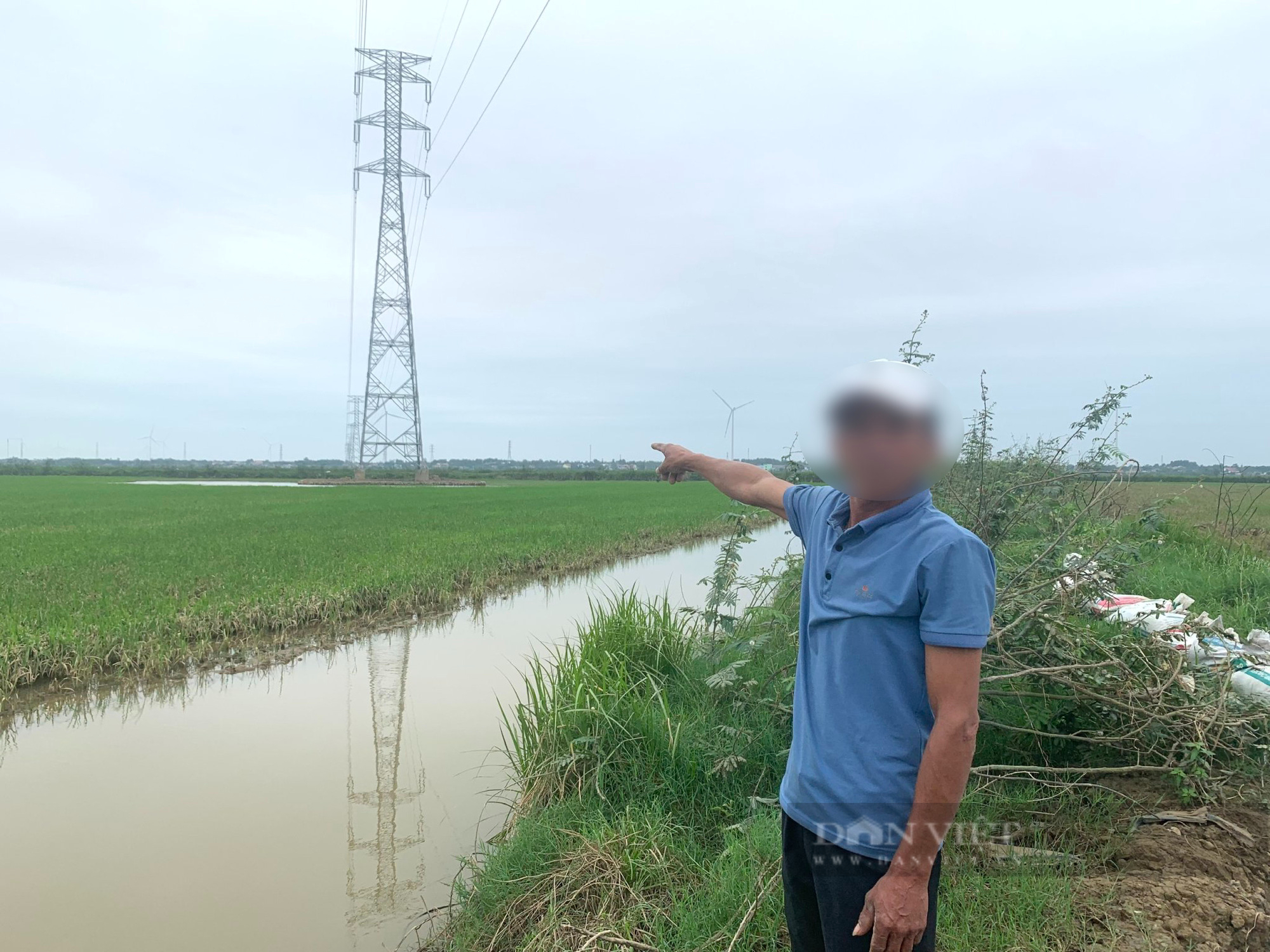 Dự án điện gió B&T Quảng Bình không hoàn trả mặt bằng ruộng cho nông dân khi thi công đường dây 220kV - Ảnh 1.