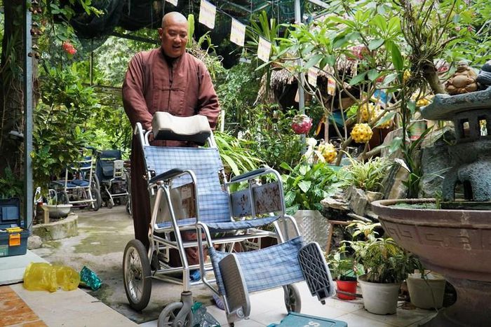 Tái chế xe lăn đặc biệt cho người khuyết tật - Ảnh 3.