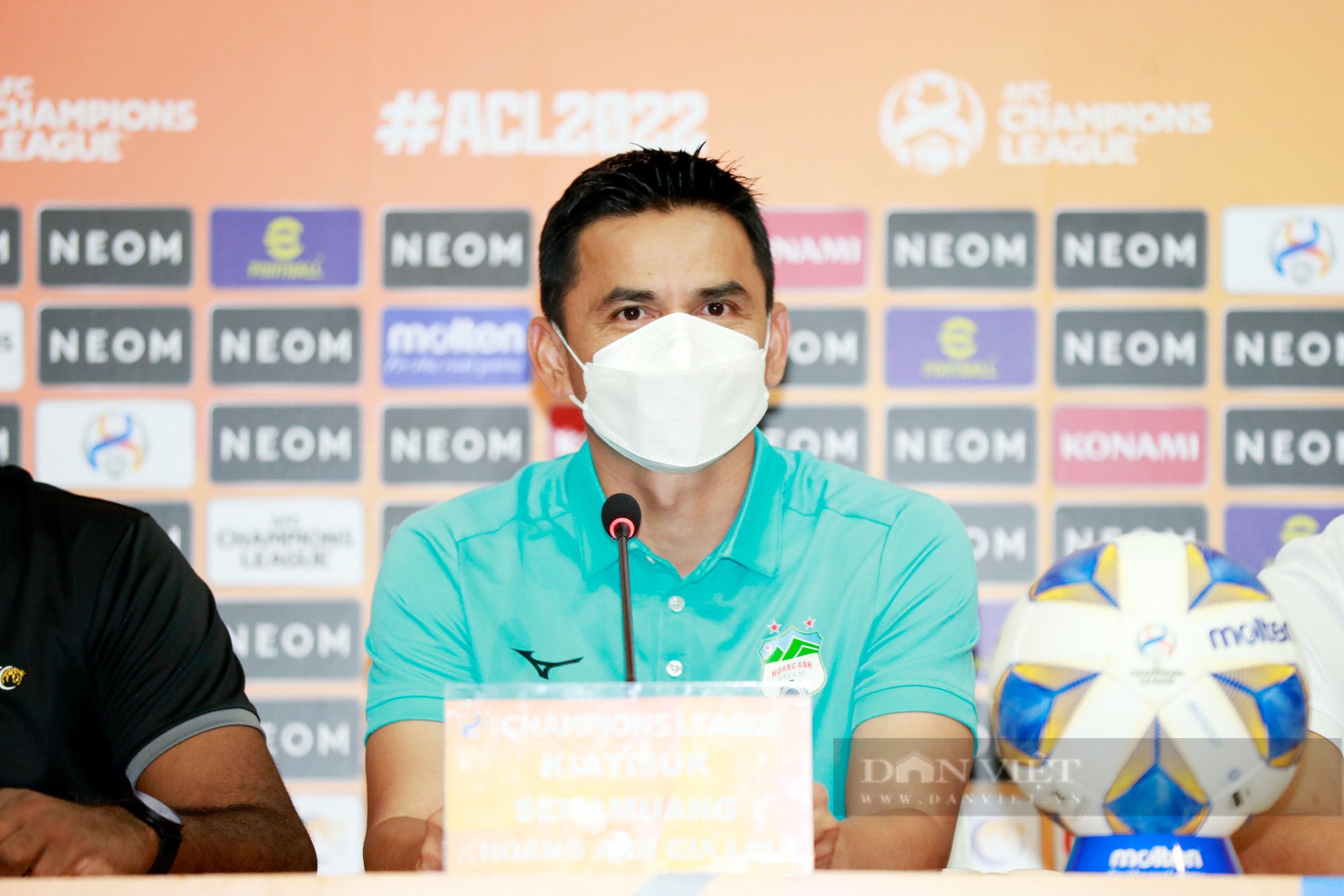 HLV Kiatisuk: “HAGL hoàn toàn có cơ hội thắng Jeonbuk, Sydney và Yokohama”  - Ảnh 1.