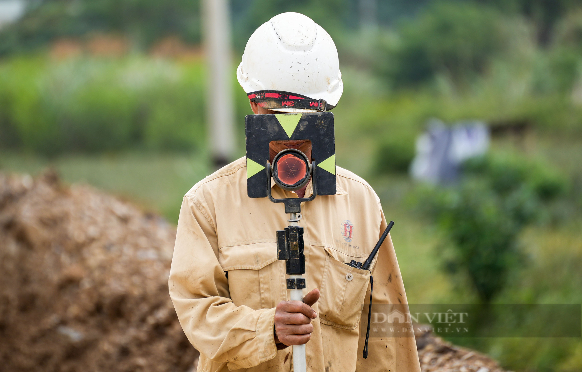 Hơn 200 m thảm nhựa đường đầu tiên tại cao tốc Bắc Nam đoạn Ninh Bình - Thanh Hoá - Ảnh 9.