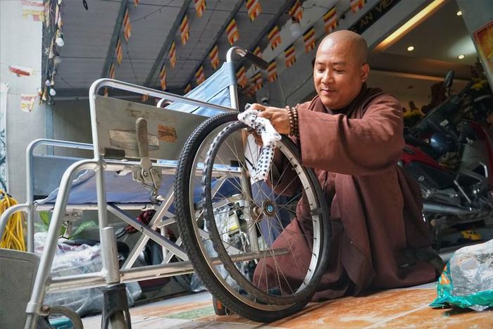 Tái chế xe lăn đặc biệt cho người khuyết tật - Ảnh 4.