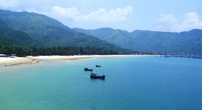 Vịnh Vân Phong - eo biển với vô vàn món ngon, điểm đẹp níu chân du khách dịp nghỉ lễ 30/4 - 1/5 - Ảnh 5.