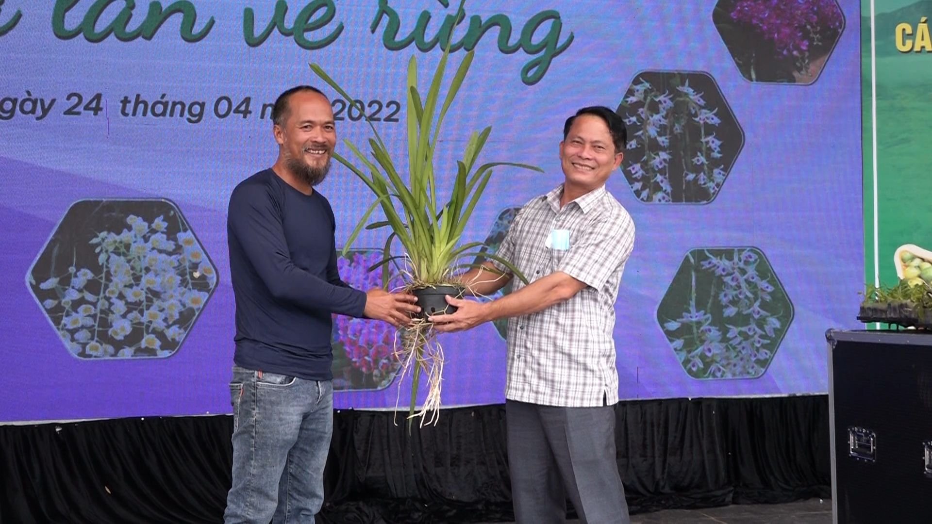 Kon Tum: Hoa lan quý hiếm được tặng cho huyện Tu Mơ Rông để phát triển du lịch - Ảnh 1.