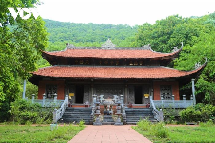 Chùa Lôi Âm Thượng - ngôi cổ tự trầm mặc giữa không gian xanh - Ảnh 1.