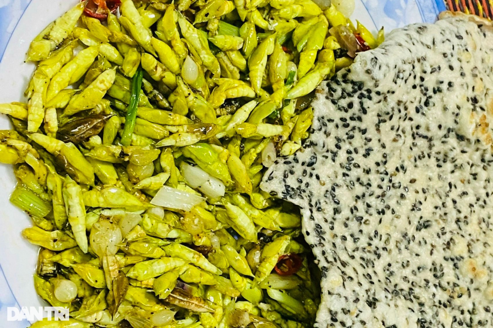 Lạ lùng đặc sản độc nhất ở Tây Nguyên, khách nhắm tít mắt mới dám thử - Ảnh 7.