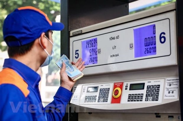 Bộ Tài chính đề xuất giảm thuế nhập khẩu ưu đãi mặt hàng xăng dầu  - Ảnh 1.