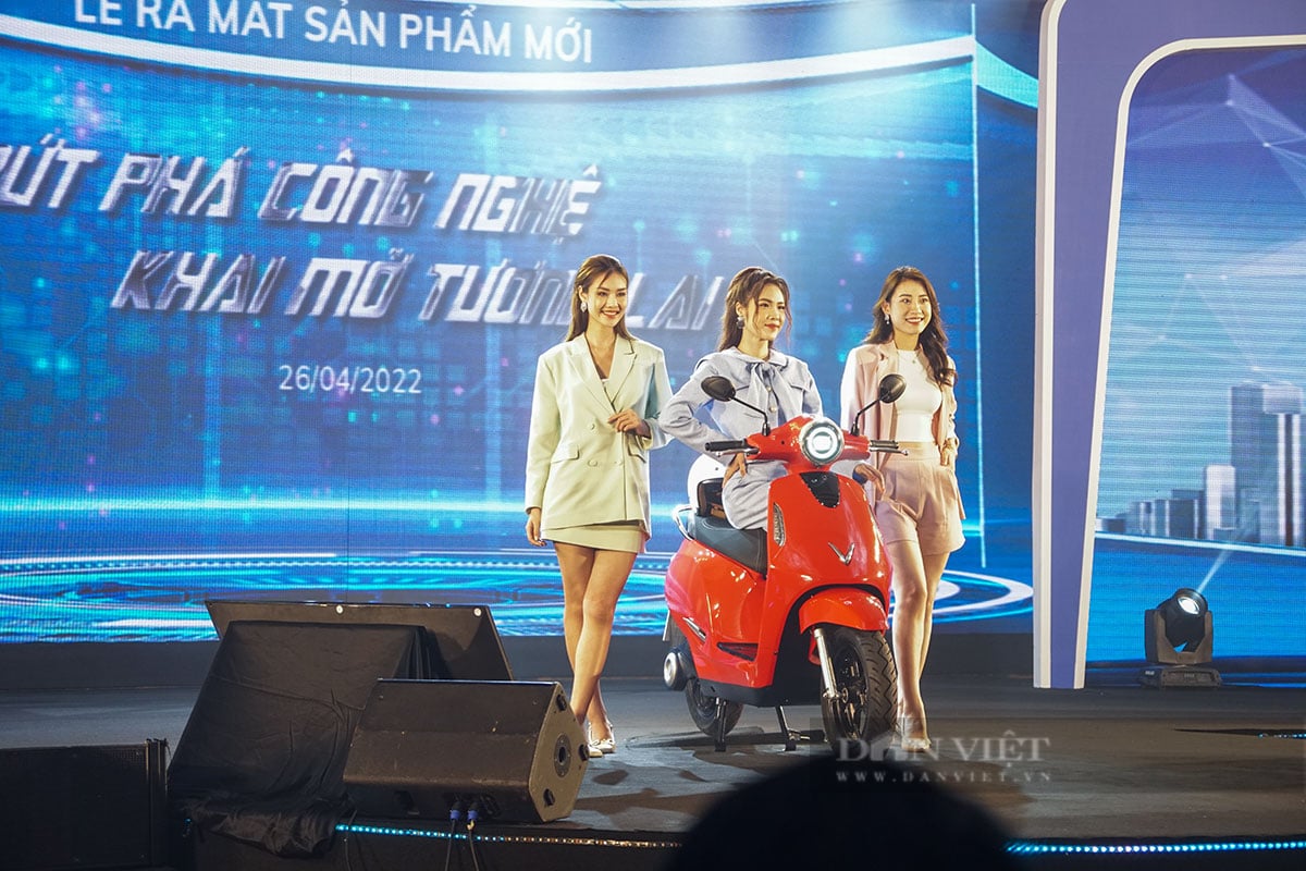 Ra mắt 5 xe máy điện VinFast: Lần đầu có pin đi gần 200km, giá từ 22 triệu đồng - Ảnh 1.