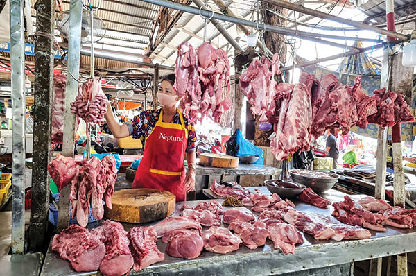 Nguồn cung dồi dào, giá thịt heo duy trì ở mức thấp  - Ảnh 1.
