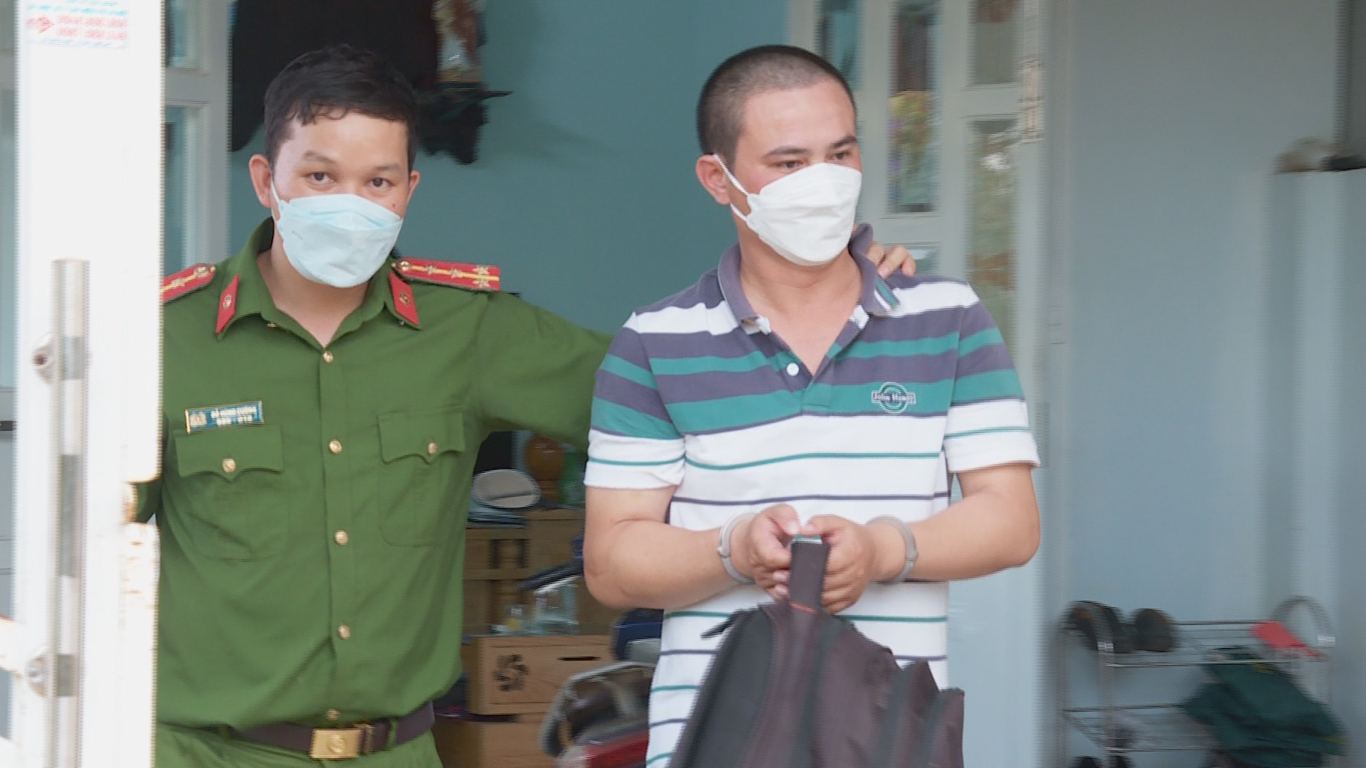 Nhân viên bán phân bón thu công nợ của khách nhưng không nộp về công ty - Ảnh 2.