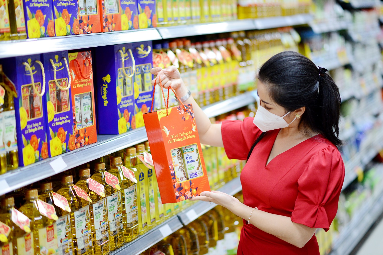 Doanh nghiệp kìm giá để chia sẻ khó khăn với người tiêu dùng - Ảnh 1.