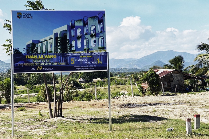 Bát nháo buôn bán đất đai tại xã đảo ở Cam Ranh - Ảnh 1. Bát nháo buôn bán đất đai tại xã đảo ở Cam Ranh - Ảnh 1.