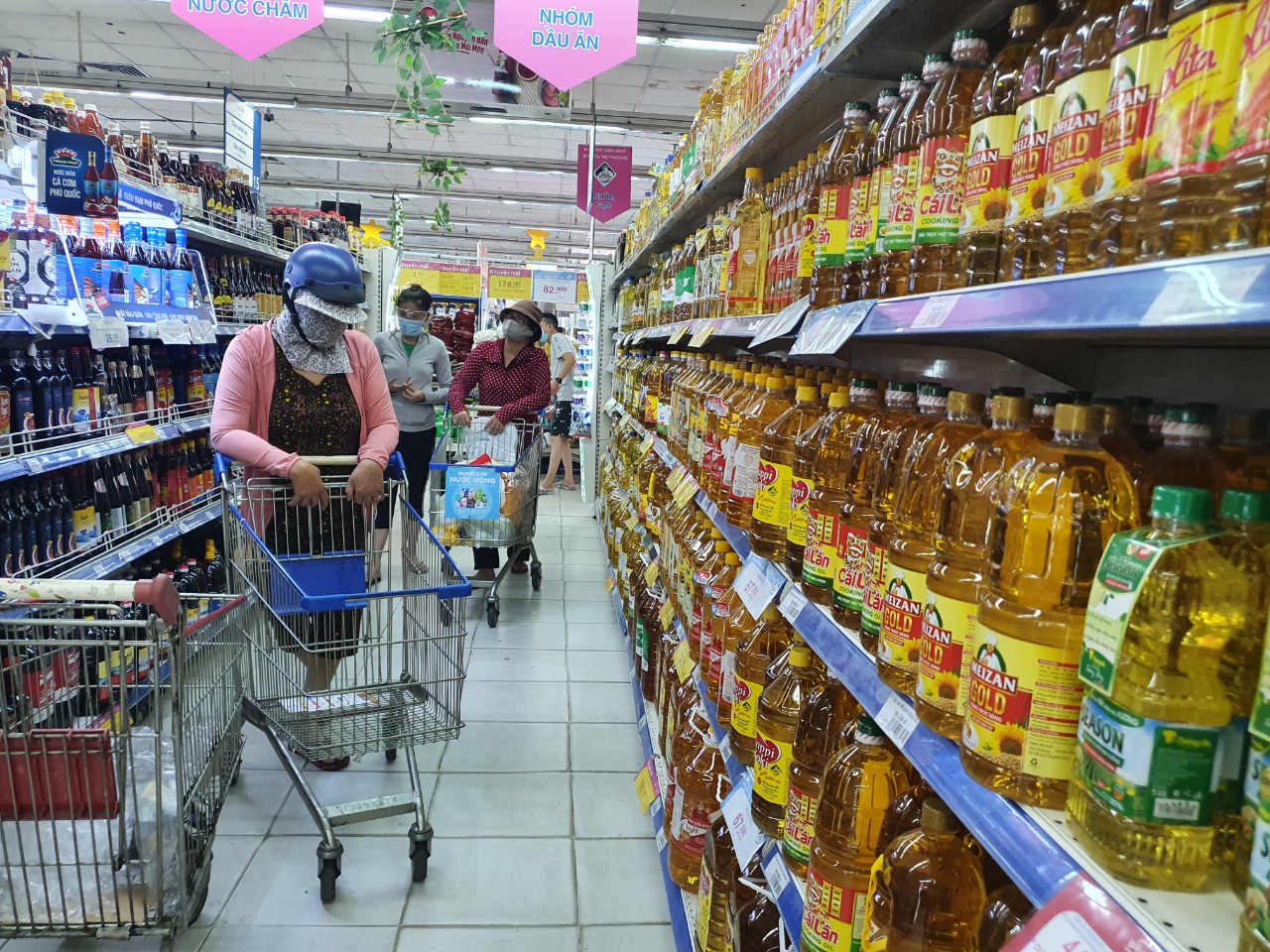 Phập phồng lo hàng tăng giá - Ảnh 1.
