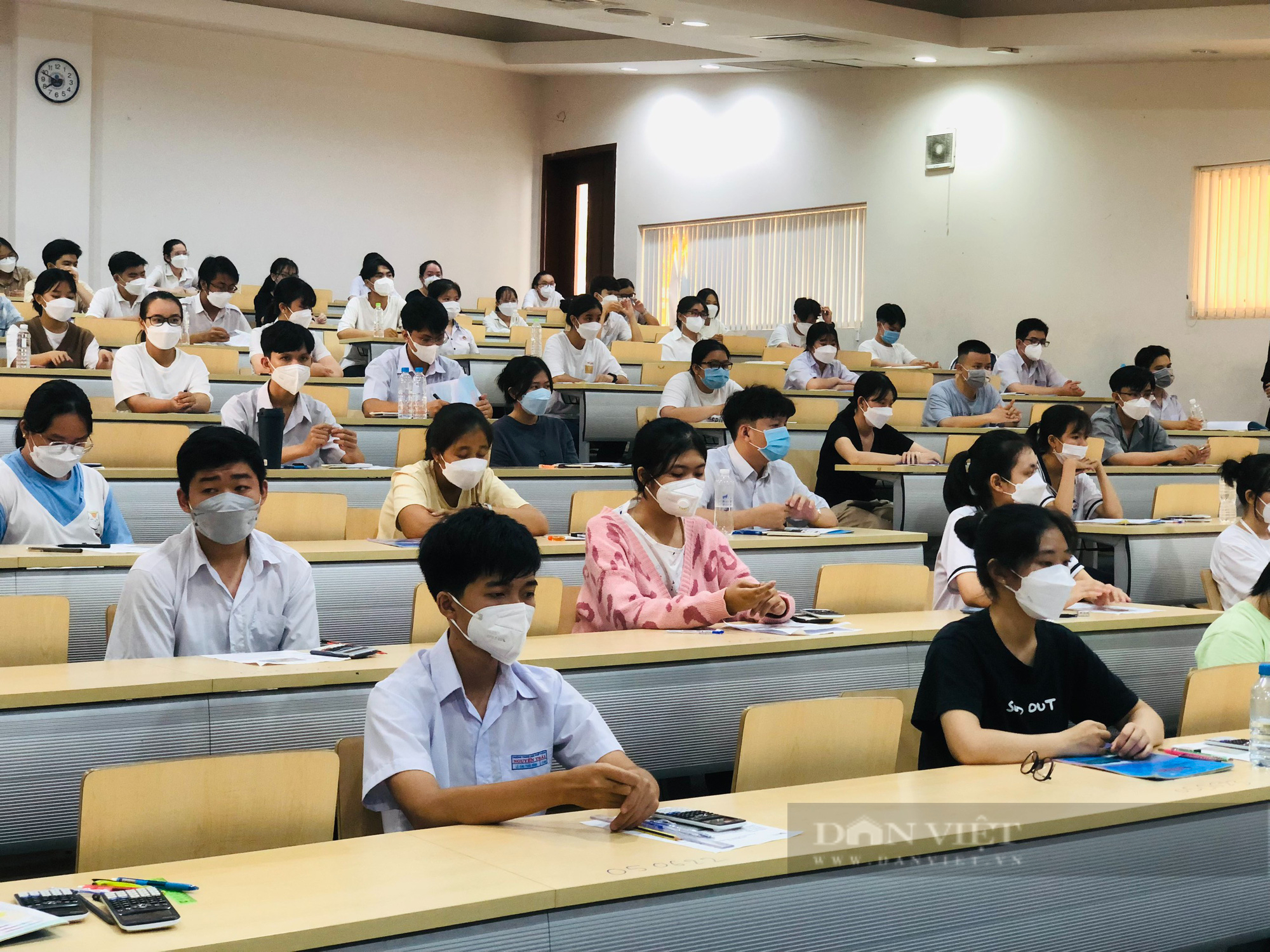 TP.HCM: Các trường THPT được chủ động thời gian kiểm tra học kỳ 2 - Ảnh 1.