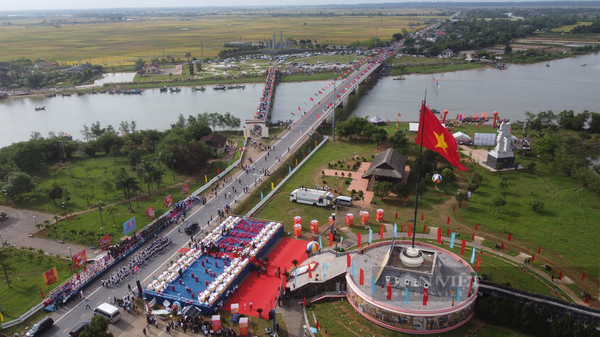 Chủ tịch nước dự lễ hội Thống nhất non sông ở vĩ tuyến 17 - Ảnh 7.