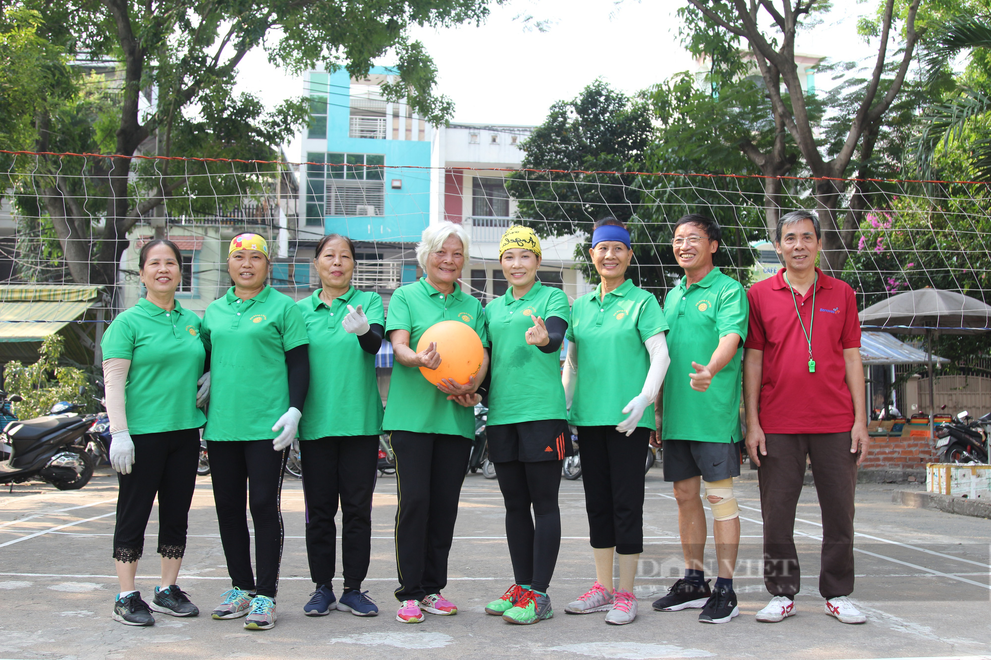 Tinh thần thể thao của đội bóng chuyền U70 - Ảnh 3.
