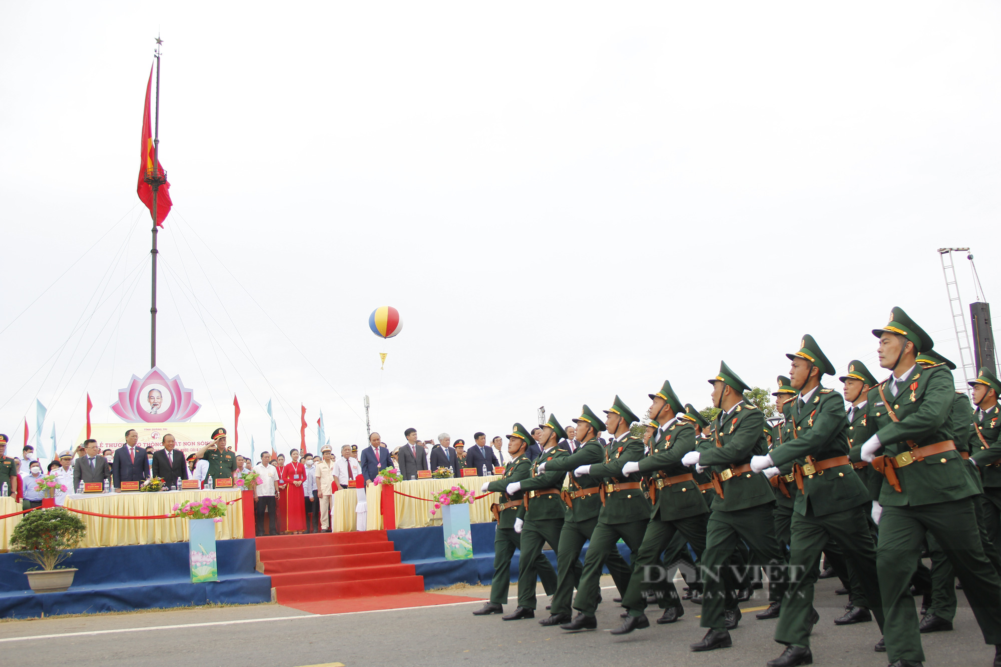Chủ tịch nước dự lễ hội Thống nhất non sông ở vĩ tuyến 17 - Ảnh 3.