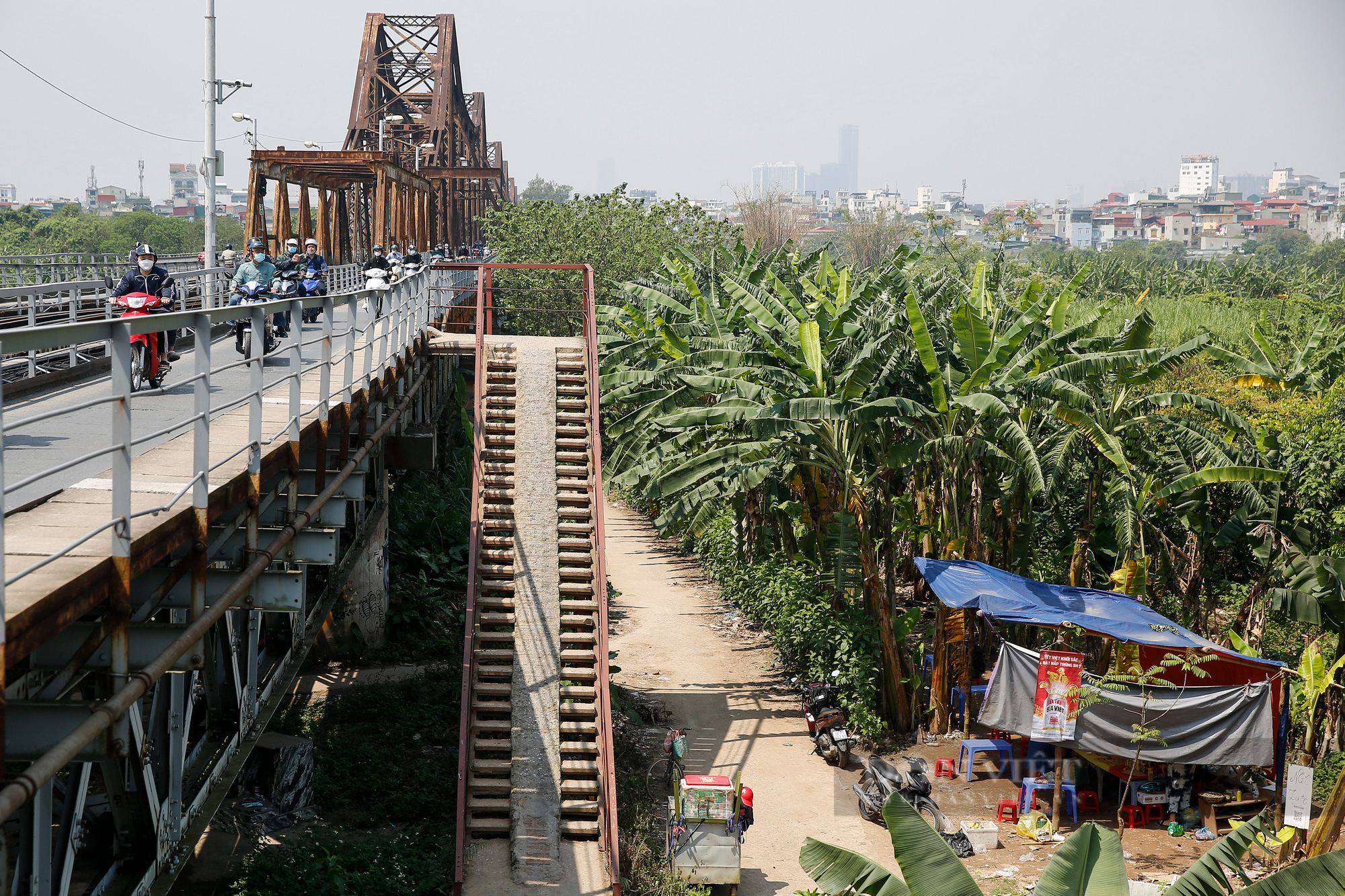 Rác thải kéo dài hàng trăm mét tại nơi quy hoạch phân khu đô thị sông Hồng - Ảnh 10.