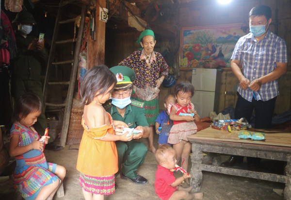Cao Bằng: Ở nơi này những cô bé làm mẹ từ tuổi &quot;ăn chưa no, lo chưa tới&quot;, &quot;lời ru buồn&quot; dưới chân núi - Ảnh 3.