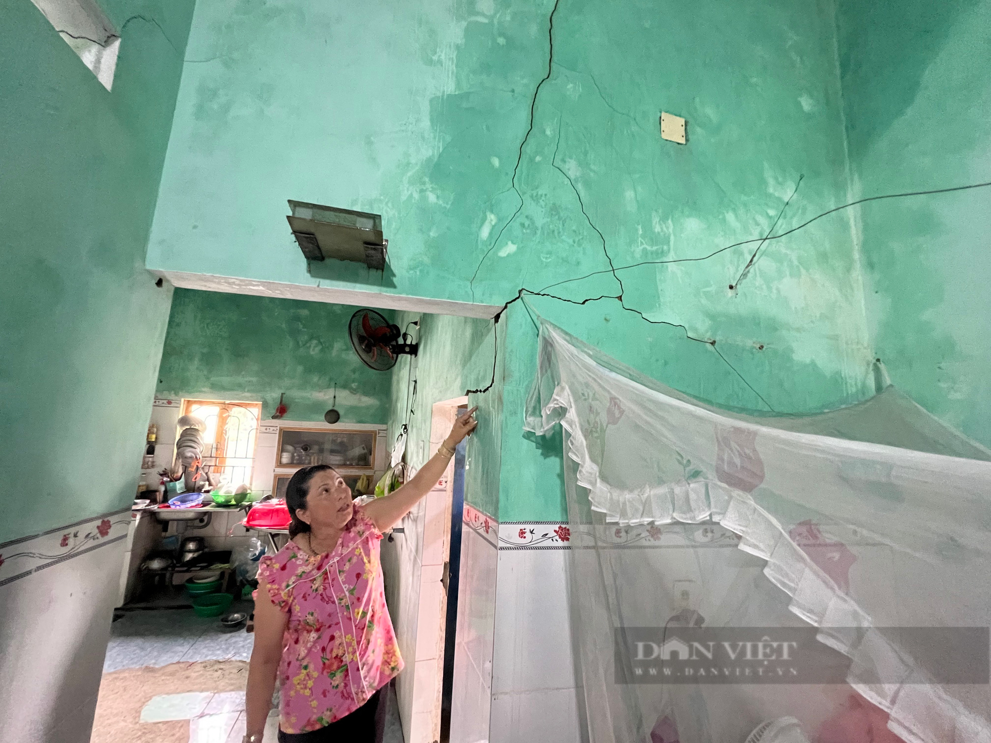 Lãnh đạo Bình Định chỉ đạo nóng vụ “Tường nứt toác, bùn đất đỏ tràn nhà dân” Báo Dân Việt phản ánh - Ảnh 2.