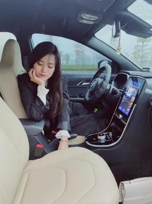 Lướt Shopee khi chờ sạc xe VinFast VF e34: “Trải nghiệm thú vị” - Ảnh 2.